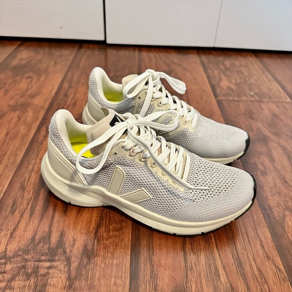 Veja V knit marlin sneakers - Picture 4 of 9